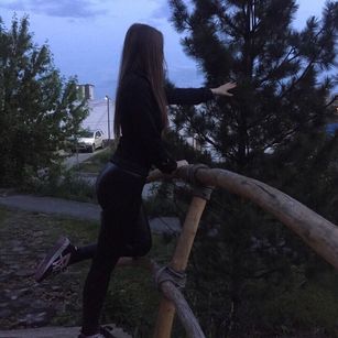 Model - BellaMays bigass