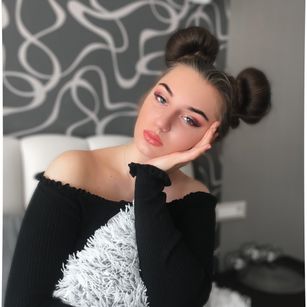 Model - DarciX natural