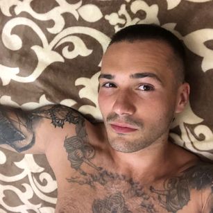 Model - Deonis bigcock