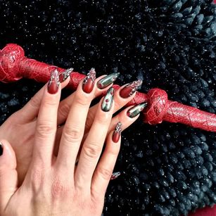 Model - DeaDiana smoking