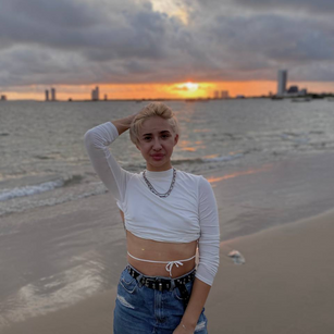 Model - AlisaSmith deepthroat