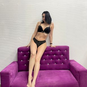Model - Beatrix cuckold