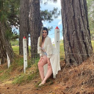 Model - Nina Parker milf