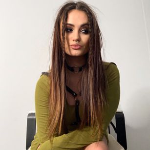 Model - Olivia findom