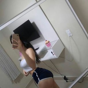 Model - Welama striptease