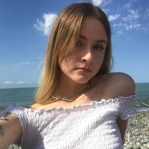 Model - Hottie Alya strip