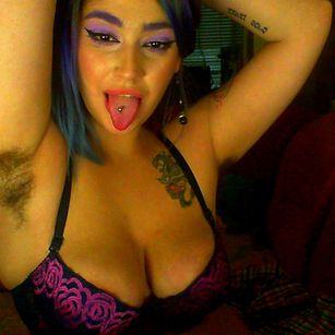 Model - Rozaliya masturbate