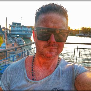 Model - SwingrStarr cock