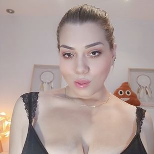 Model - NatalyLars smile