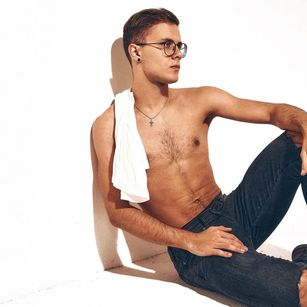 Model - RAPHAEL_FOX feet