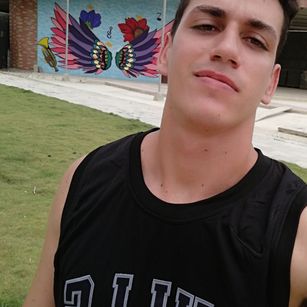 Model - Jorge Eduardo Rico Desfile