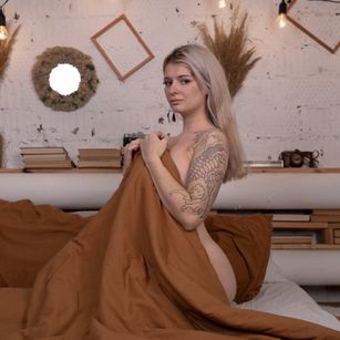 Model - Jia Lava feet