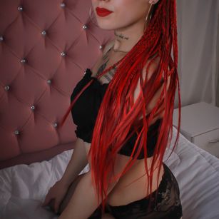 Model - Hanna Reyes latina