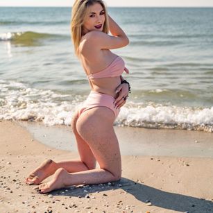 Model - LindaBrynn blowjob