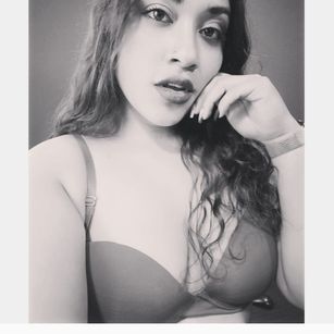 Model - AmelyKent deepthroat