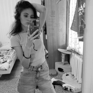 Model - Elli Bu closeup