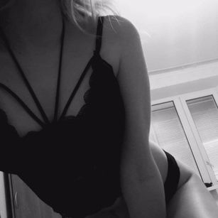 Model - Elli Bu skinny