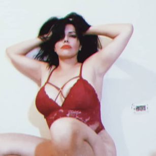 Model - Latinasmile shaved