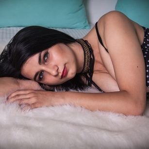 Model - Amber Quinn european