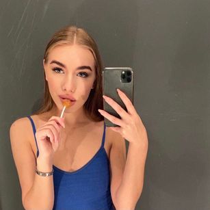 Model - TONNI frenchkiss