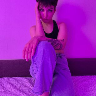 Model - TONNI fisting