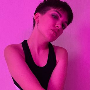 Model - TONNI fisting