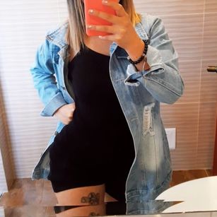 Model - Adhara Mayer juguetes