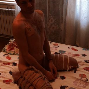 Model - Robert Sativa foot