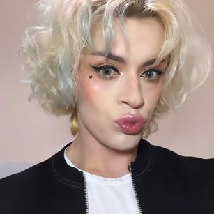 Model - GxGlitzy young