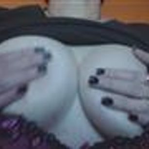 Model - Nicole Loraine sexy