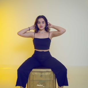 Model - ChloeMontes oil