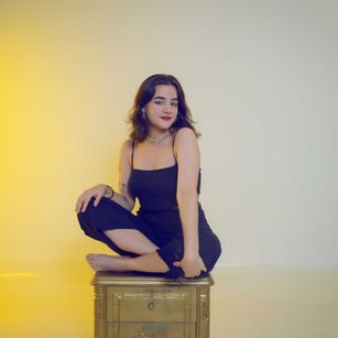 Model - ChloeMontes oil