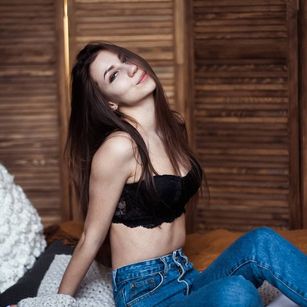 Model - Lili masturbation