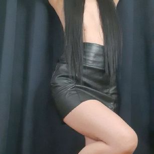 Model - MiraLocks beautiful