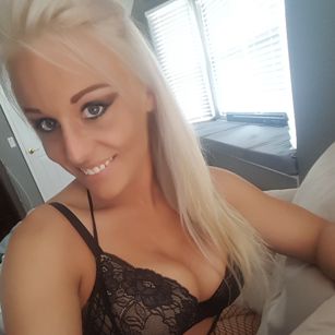 Model - Paris Knight heels