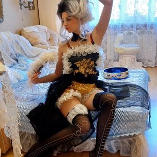 Model - Margo_Mrs mature