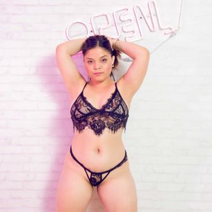 Model - NamiRogers BigBooty