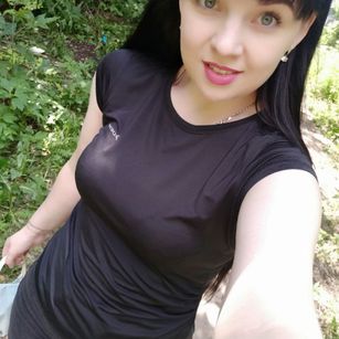 Model - Louisa striptease