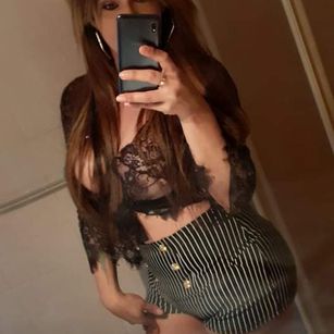 Model - MELANNY  FOX cariosa