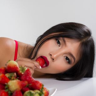 Model - RianaTomsson deepthroat