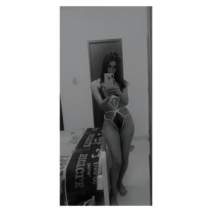 Model - sara love erotica