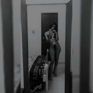 Model - sara love bisexual