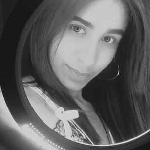 Model - sara love latina