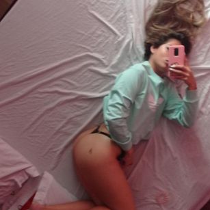 Model - naty pink bigass