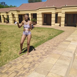 Model - CURVYSLENDER Ebony