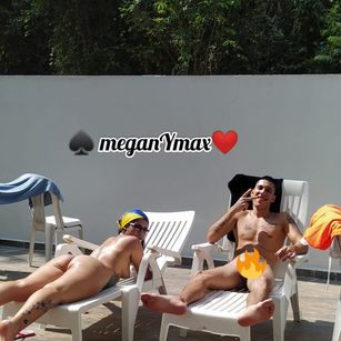 Model - MEGAN Y MAX webcam