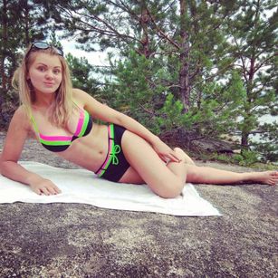 Model - Lorry_Cassidy feet