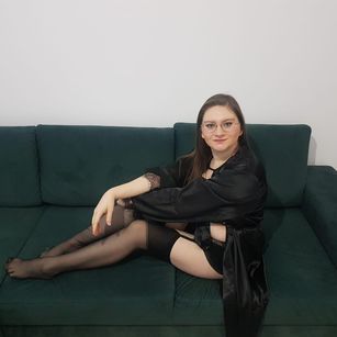 Model - AmandaConnery striptease