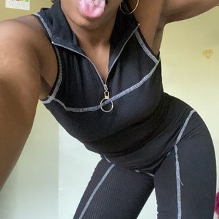 Model - PetiteLisa sexy