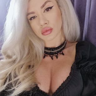 Model - BrianaDeville longlegs